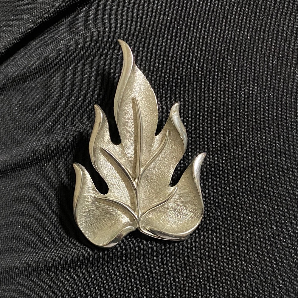 Elegant Silver Leaf Brooch